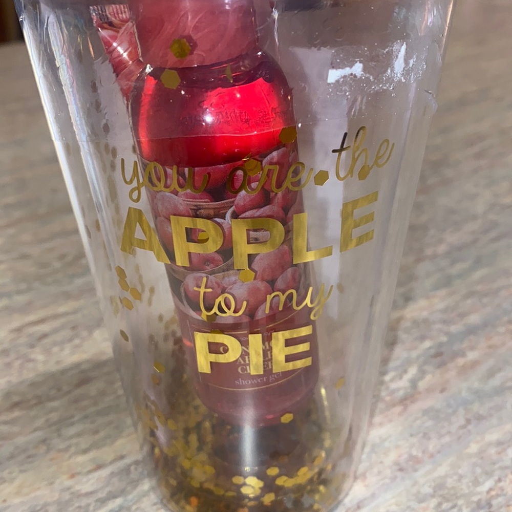 NEW Bath, Body & Cup Set